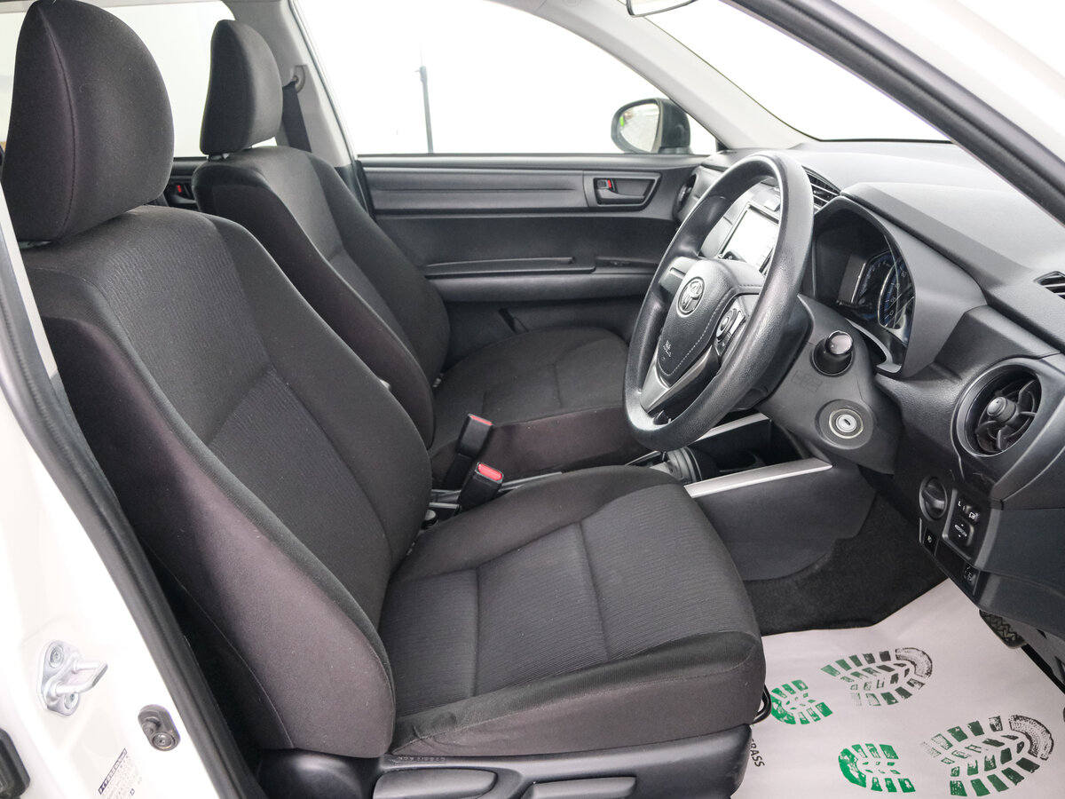 Toyota Corolla Fielder, 2017