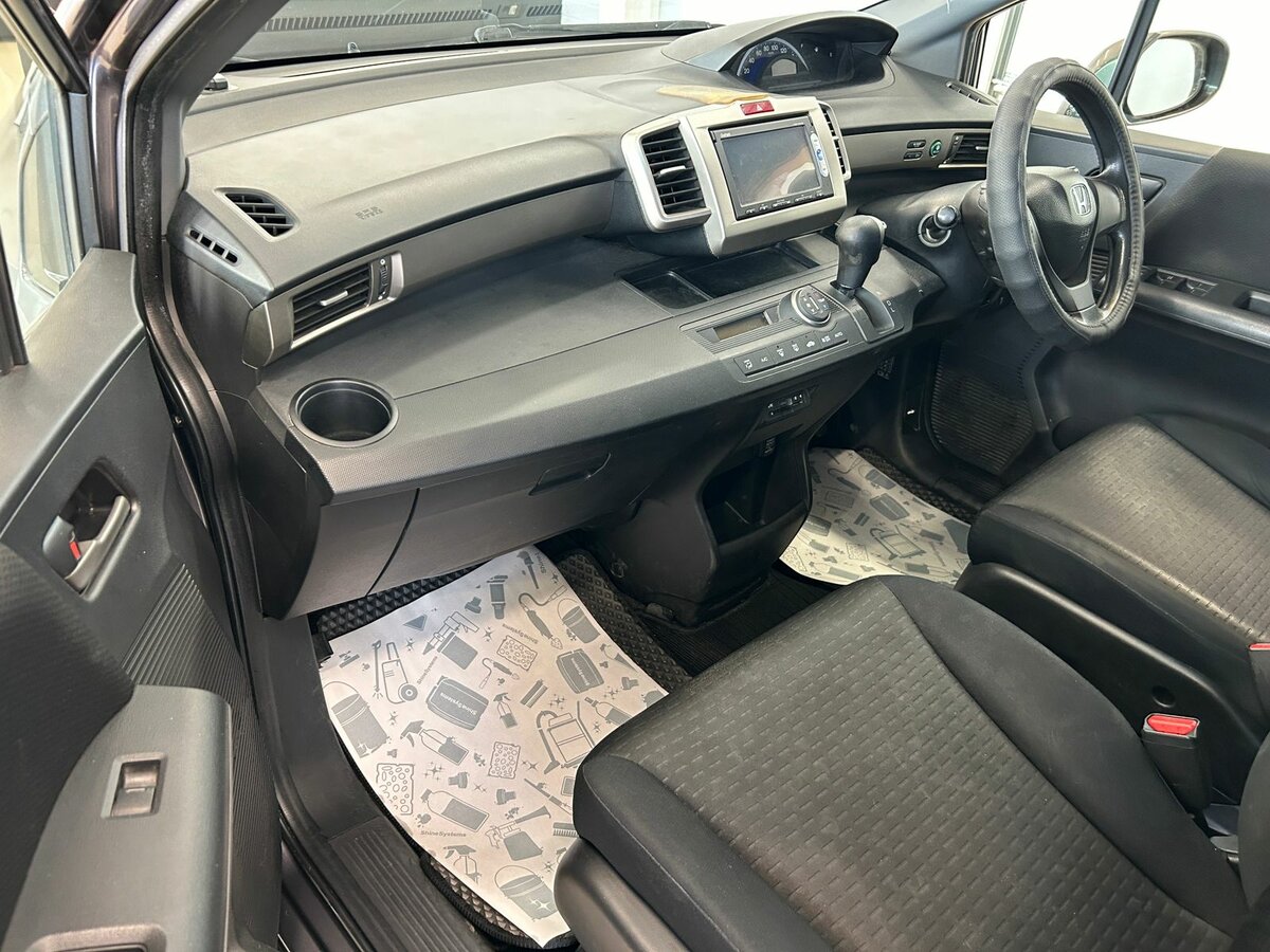 Honda Freed Spike, 2013