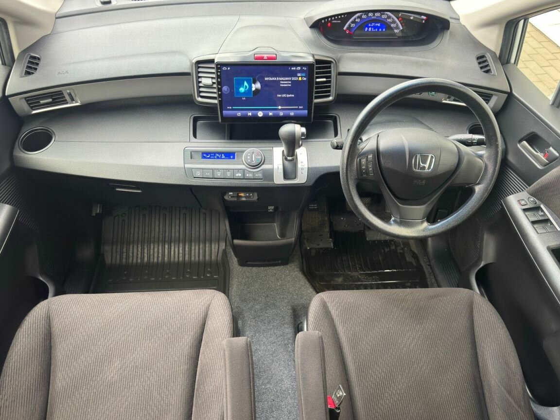 Honda Freed Spike, 2014