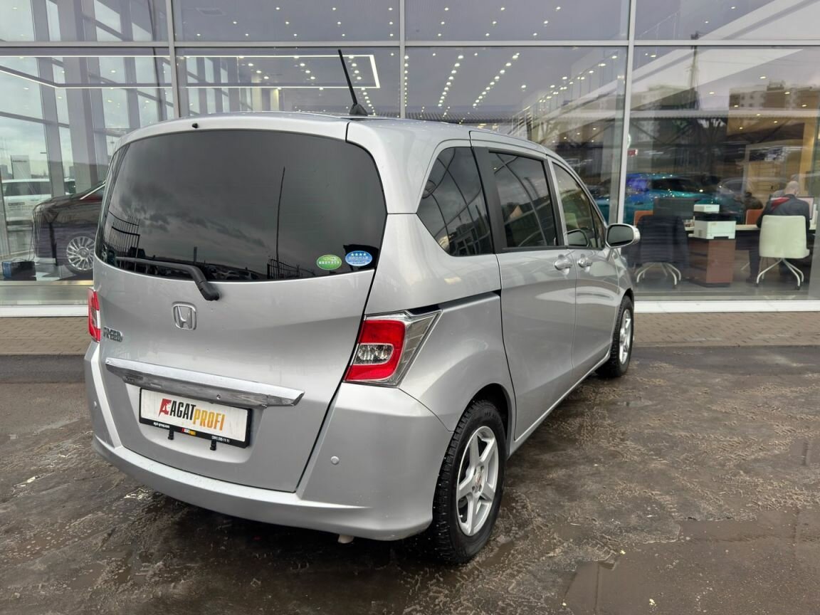 Honda Freed Spike, 2014