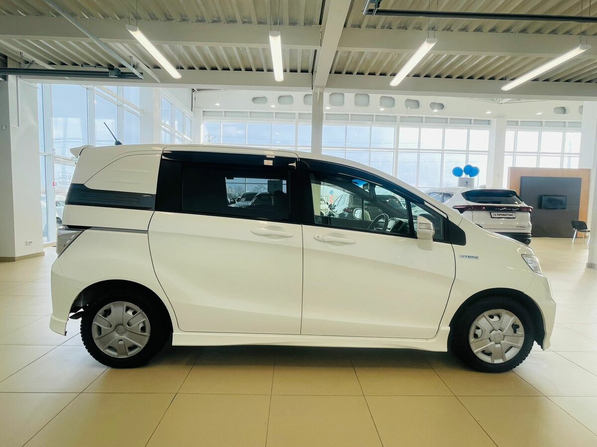 Honda Freed Spike, 2012