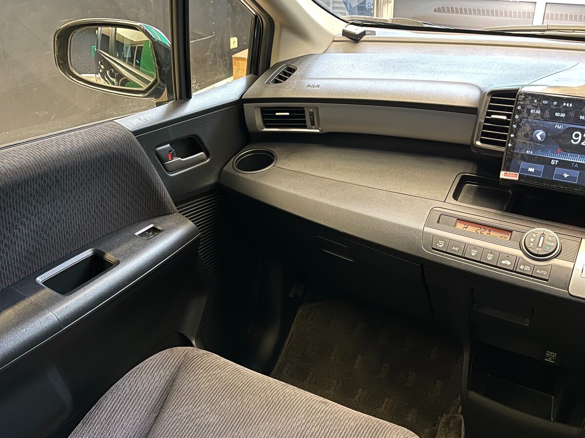 Honda Freed Spike, 2012