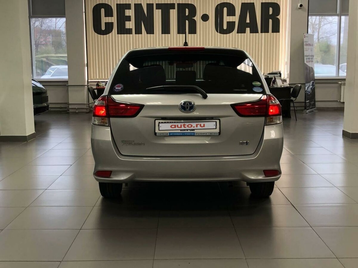 Toyota Corolla Fielder, 2015