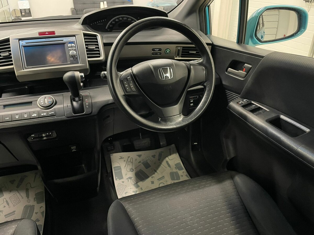 Honda Freed Spike, 2013