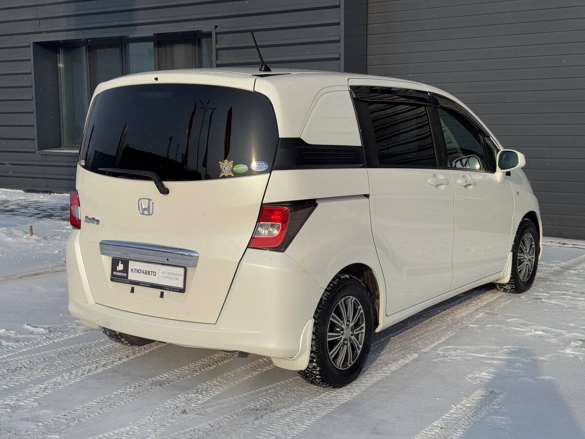 Honda Freed Spike, 2010