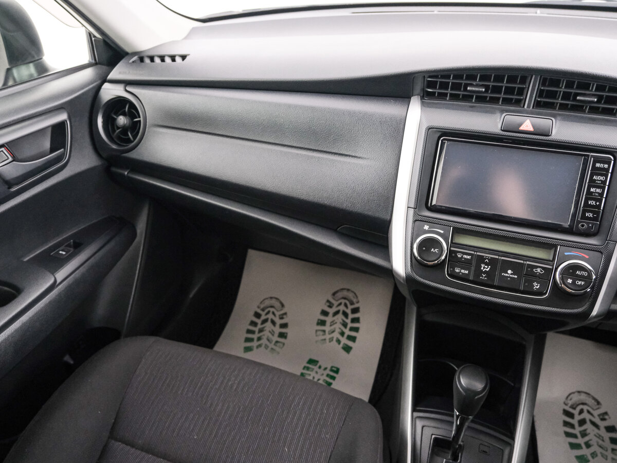 Toyota Corolla Fielder, 2017