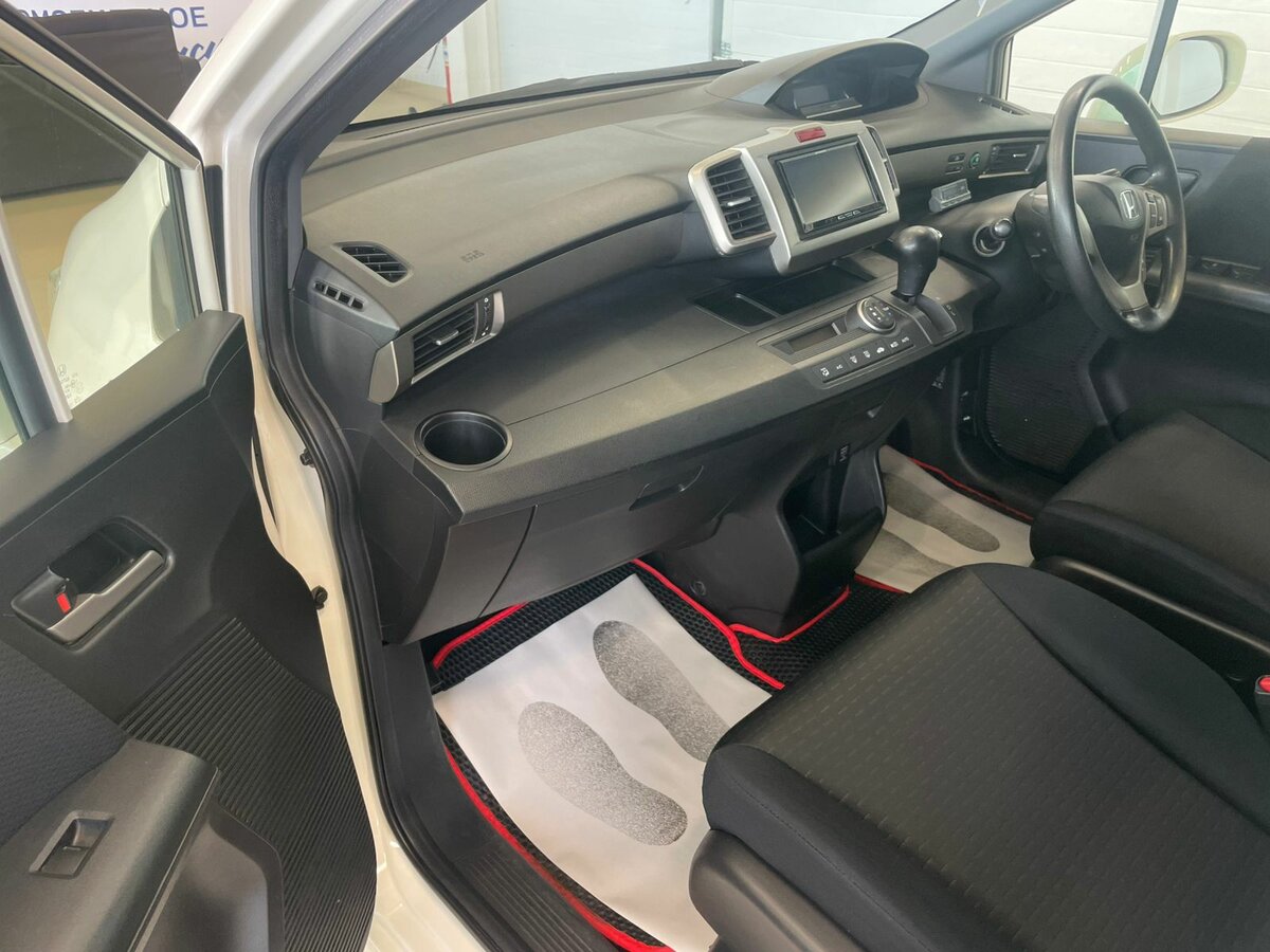 Honda Freed Spike, 2012