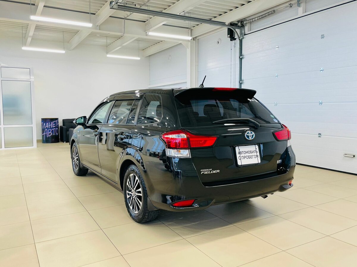 Toyota Corolla Fielder, 2017