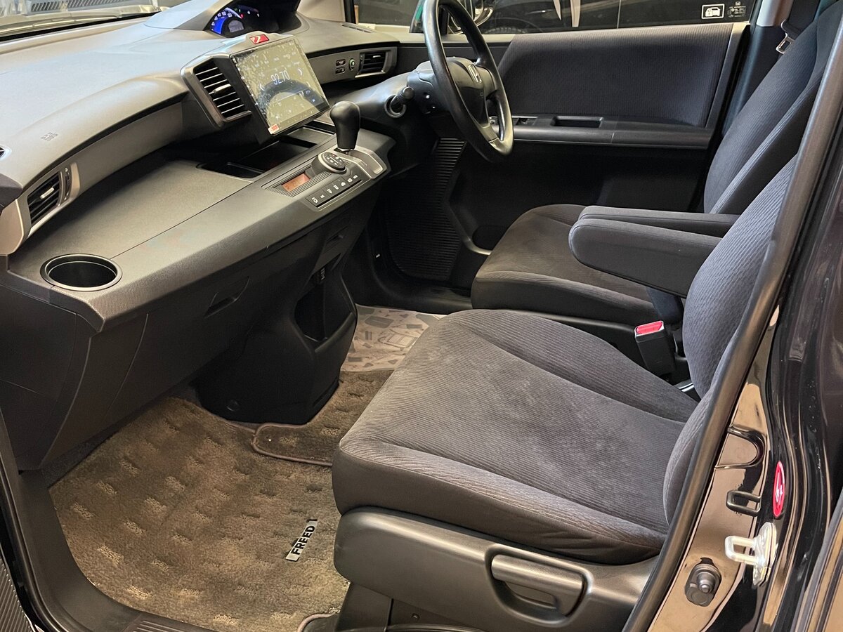 Honda Freed Spike, 2012