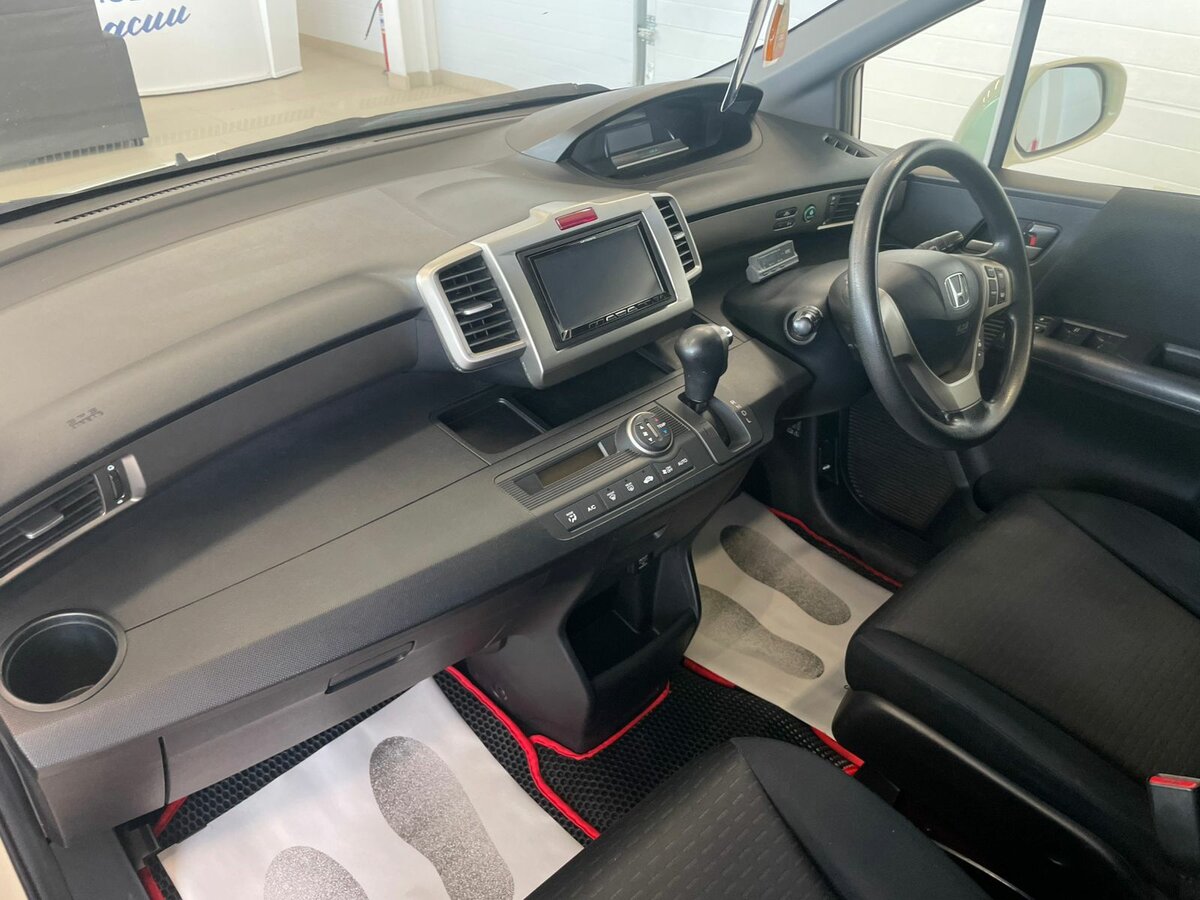 Honda Freed Spike, 2012