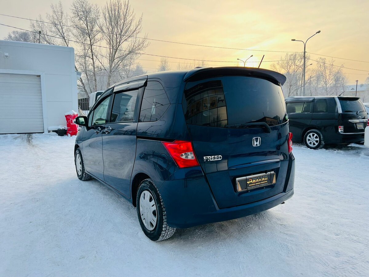 Honda Freed Spike, 2010