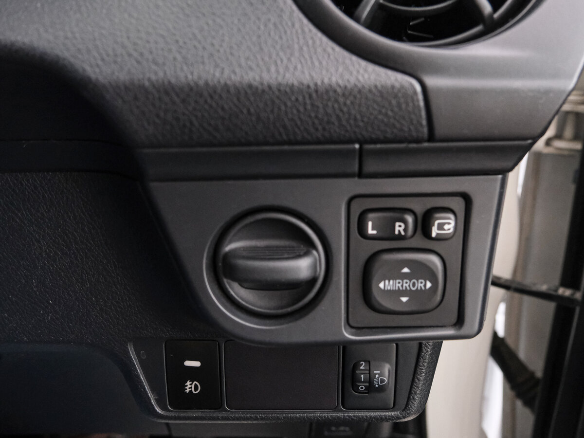 Toyota Corolla Fielder, 2017