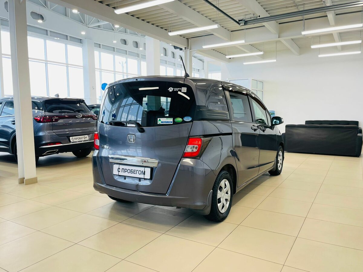 Honda Freed Spike, 2013