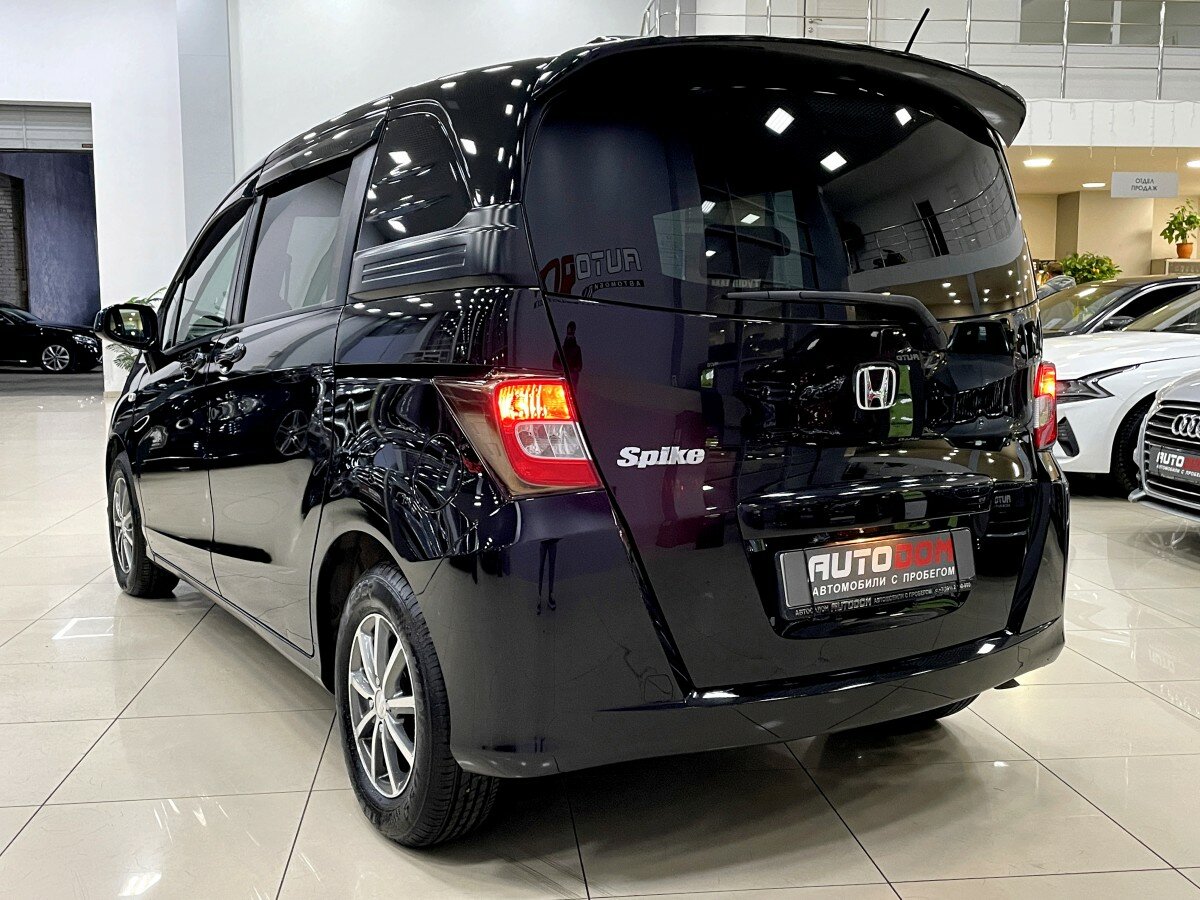 Honda Freed Spike, 2010