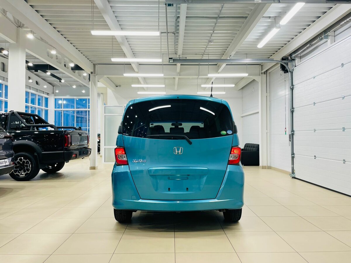 Honda Freed Spike, 2013