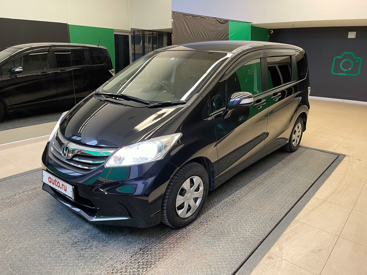 Honda Freed Spike, 2012