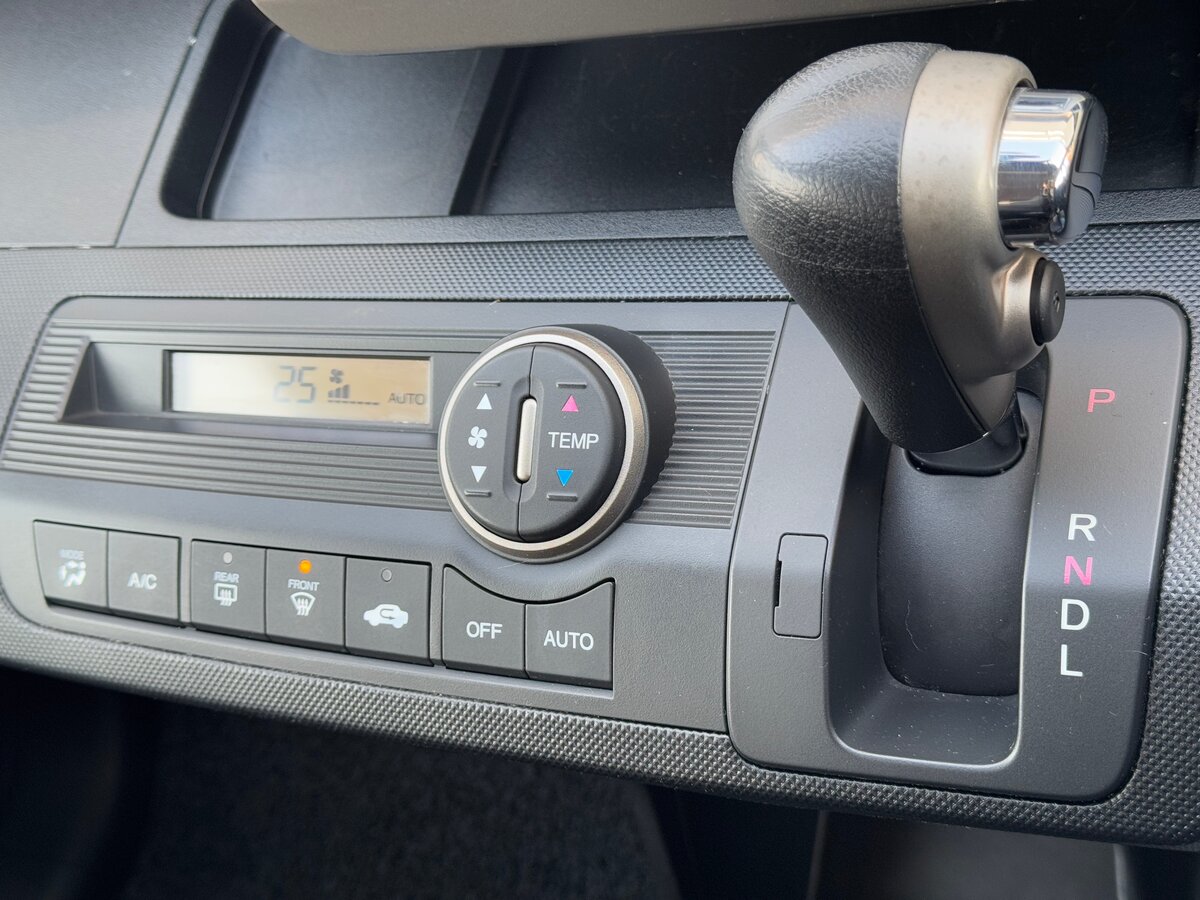 Honda Freed Spike, 2010