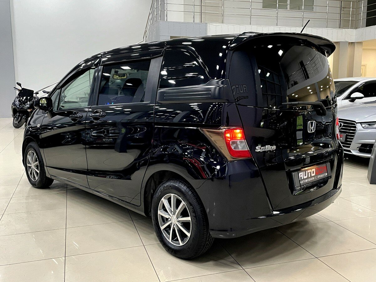 Honda Freed Spike, 2010