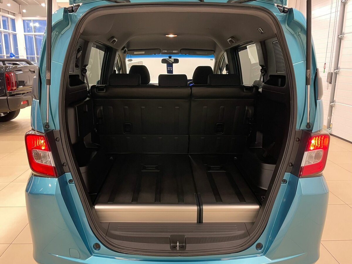 Honda Freed Spike, 2013