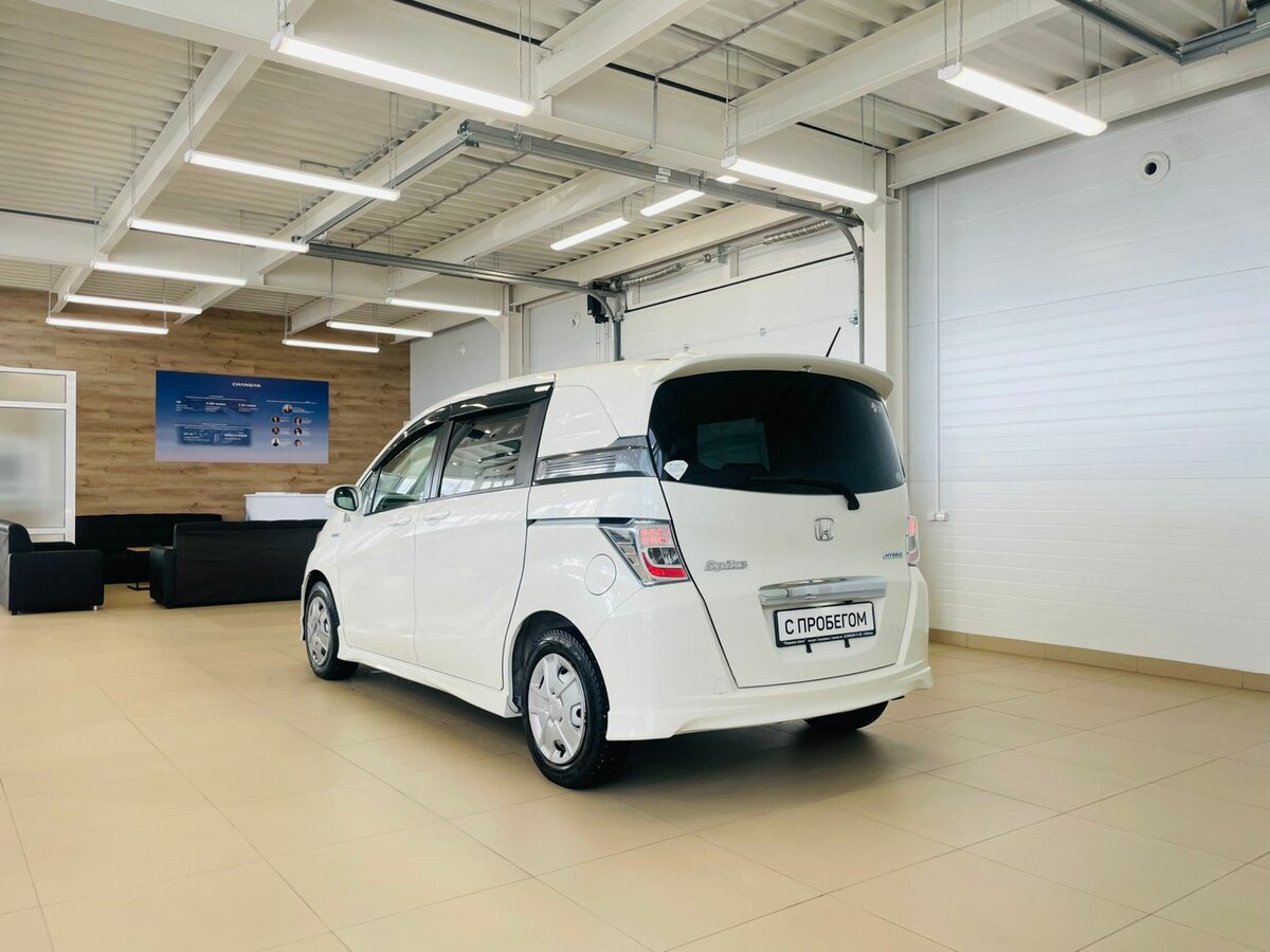 Honda Freed Spike, 2012