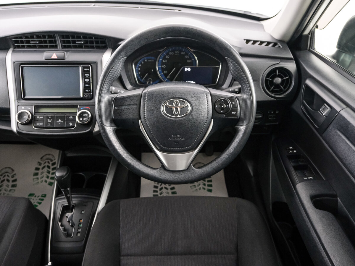 Toyota Corolla Fielder, 2017